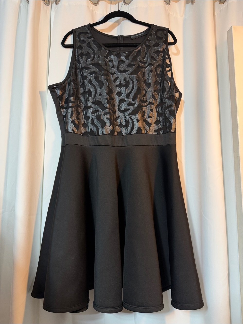 Fashion to Figure Black Metallic Black Lace Fit & Flare Dress Plus SZ2(18/20)B13